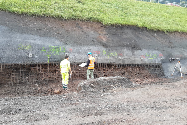 Geologische Baubegleitung bei der Erstellung der Baugrubensicherung.